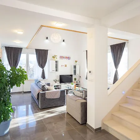 Gorgeous In With Kitchen Holiday home