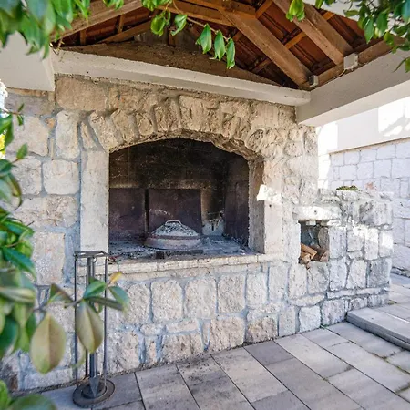Gorgeous In With Kitchen Holiday home *
