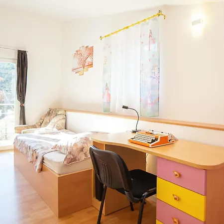 Gorgeous In With Kitchen Holiday home *